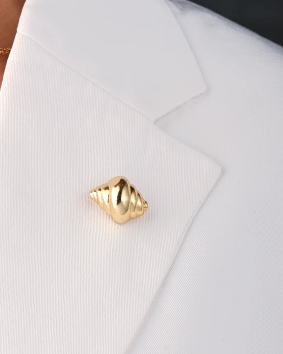 Tulip Shell Brooch Gold
