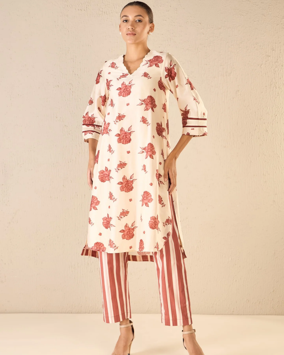 Vintage rose: red rose chanderi scallop neck set