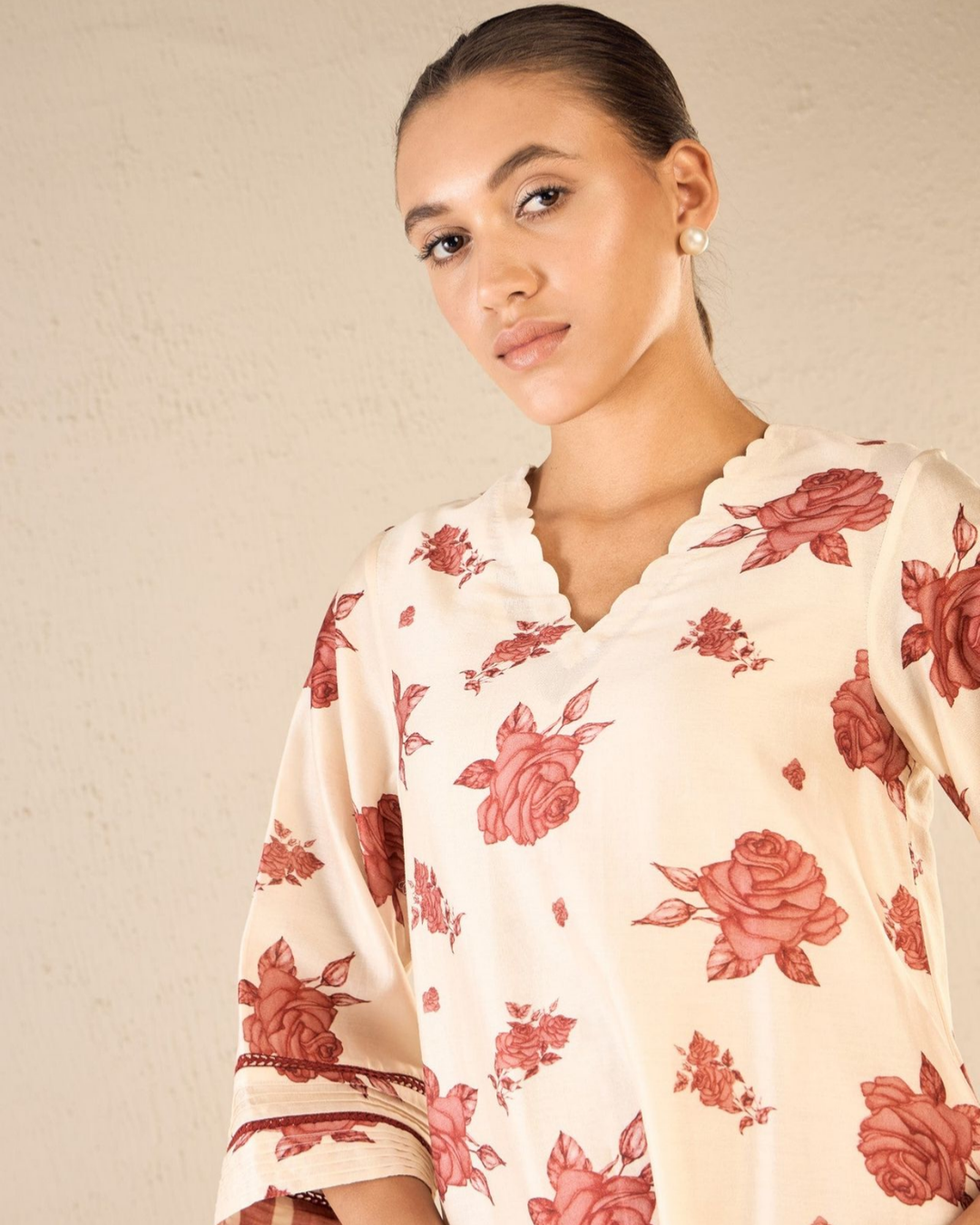 Vintage rose: red rose chanderi scallop neck set