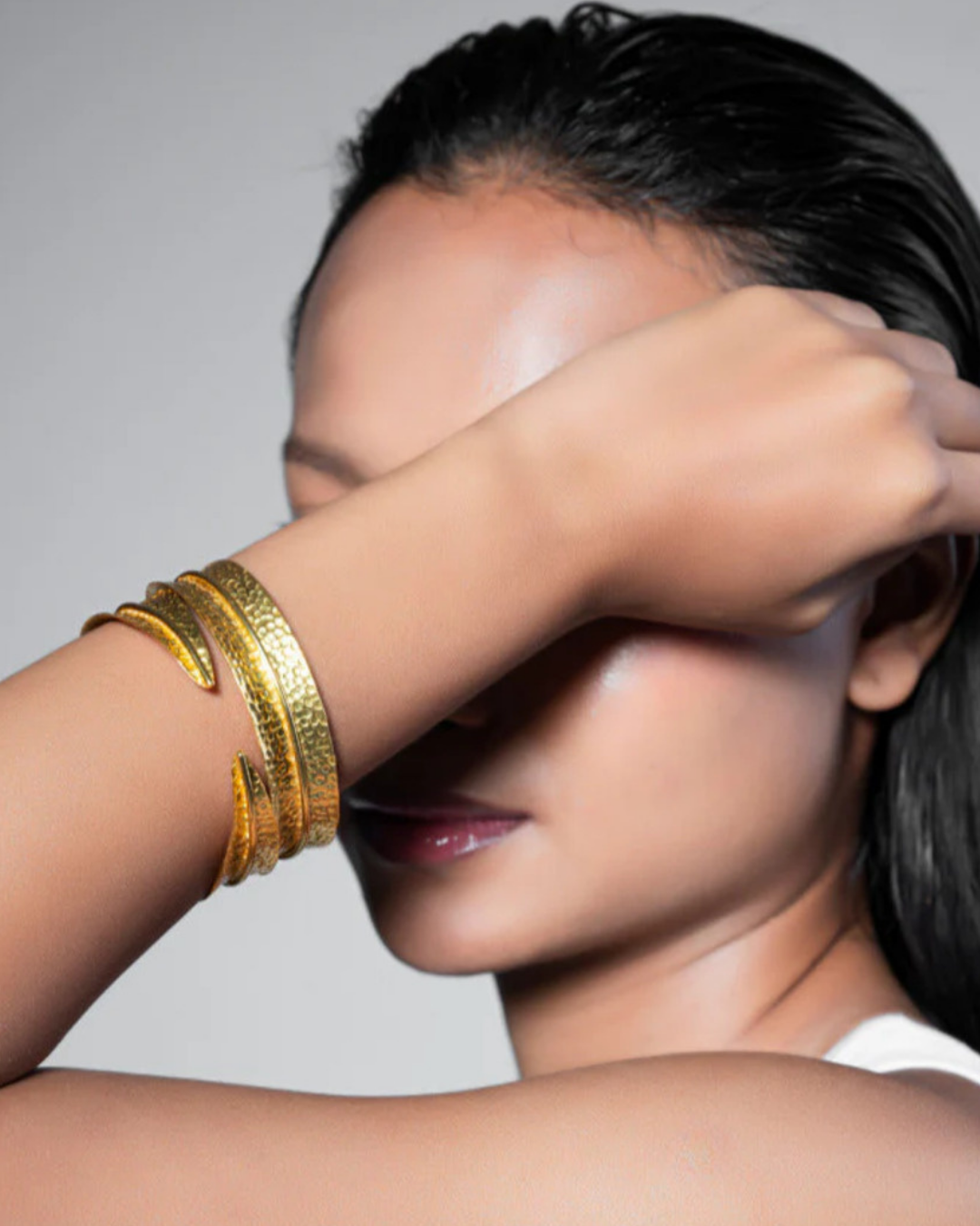 Dira Bangle Plain Gold