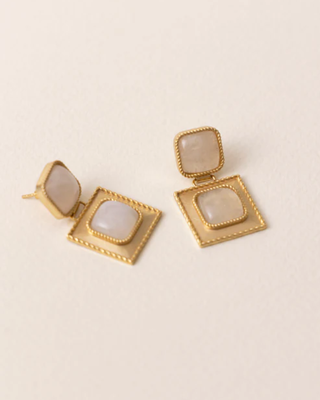 Mini Khufu Earrings In Moonstone