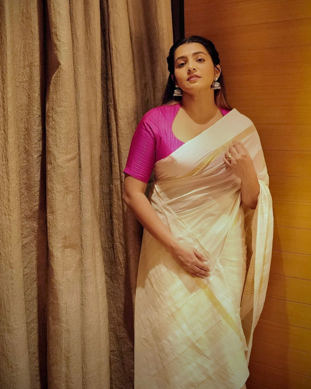 Mallika | Golden-stripe Kasavu Saree