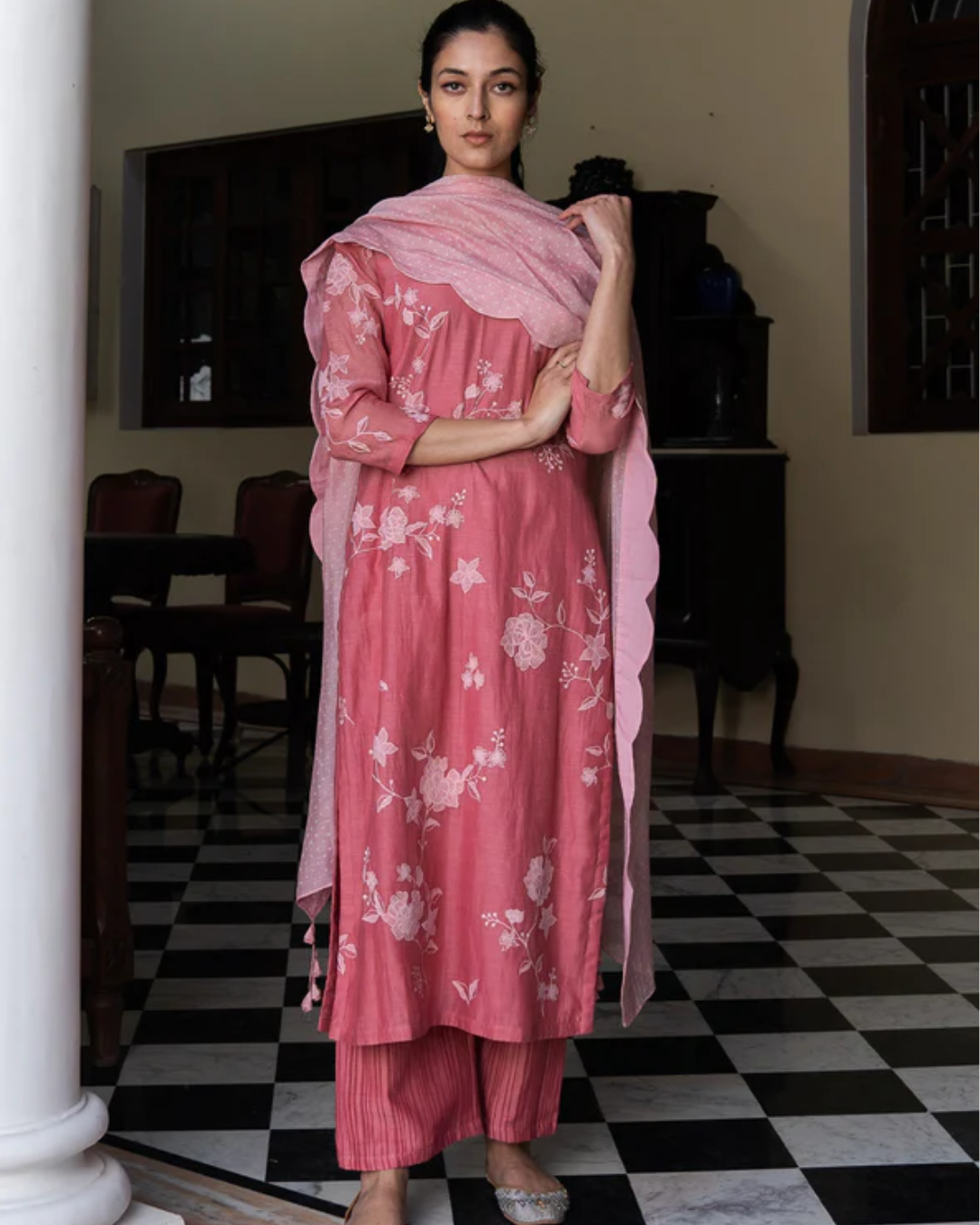 Hibiscus Thread Embroidered Kurta Set